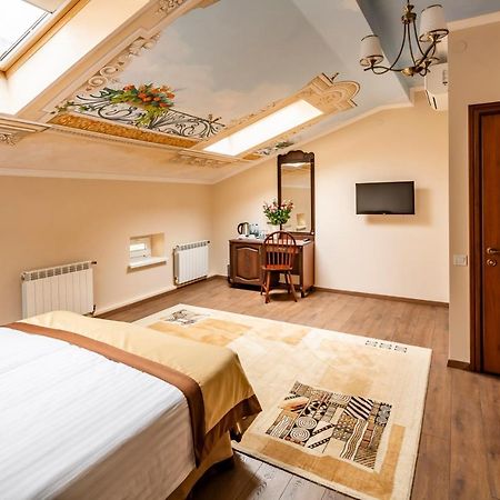 Mini-Hotel Guest House Inn ลวีฟ ภายนอก รูปภาพ
