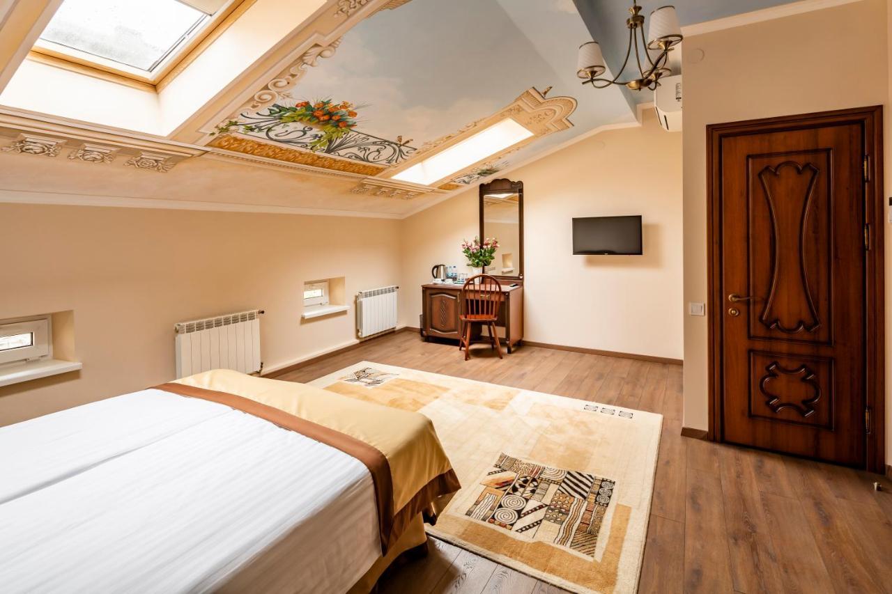 Mini-Hotel Guest House Inn ลวีฟ ภายนอก รูปภาพ