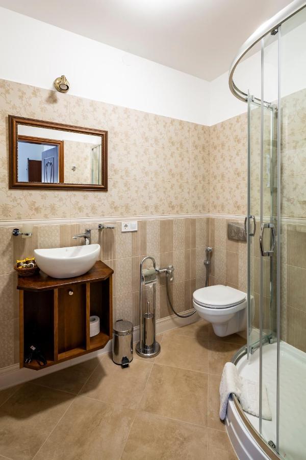 Mini-Hotel Guest House Inn ลวีฟ ภายนอก รูปภาพ