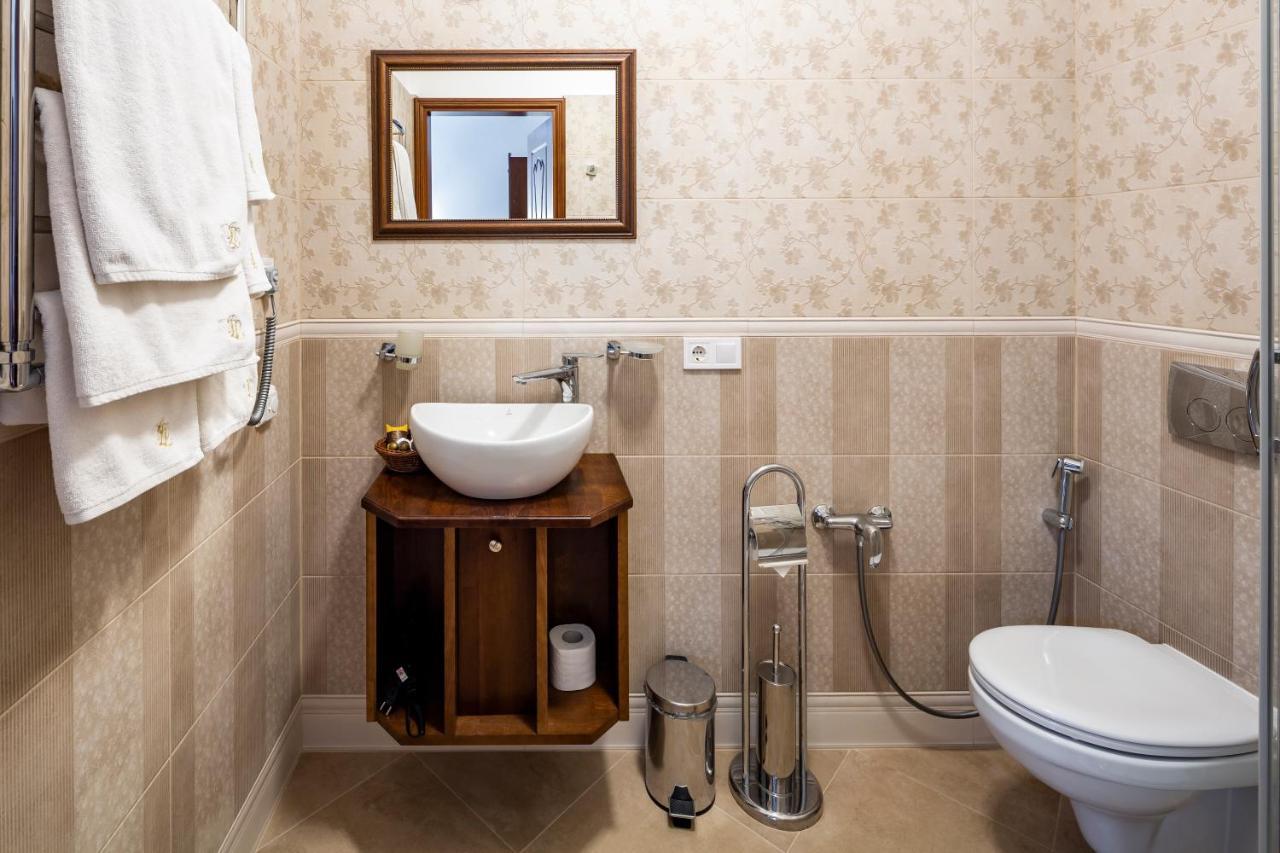 Mini-Hotel Guest House Inn ลวีฟ ภายนอก รูปภาพ