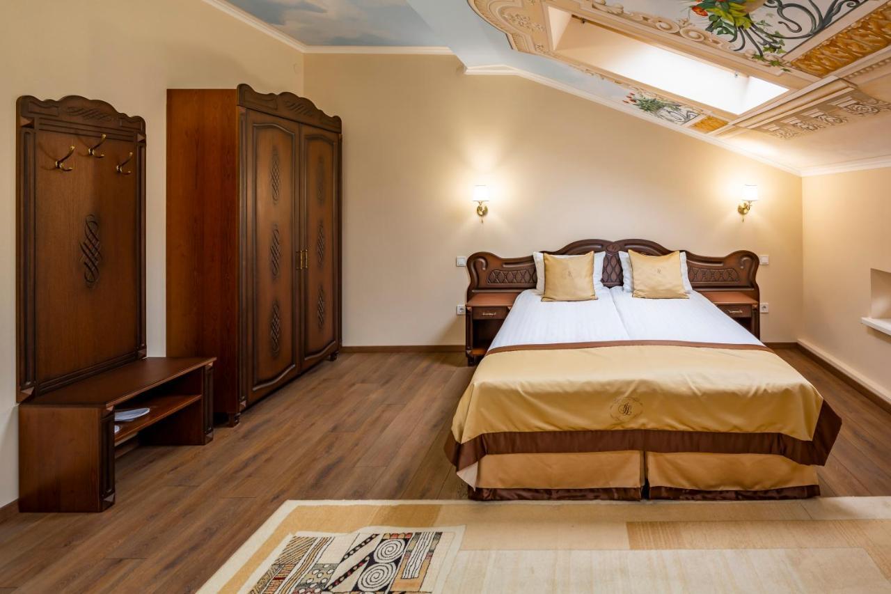 Mini-Hotel Guest House Inn ลวีฟ ภายนอก รูปภาพ