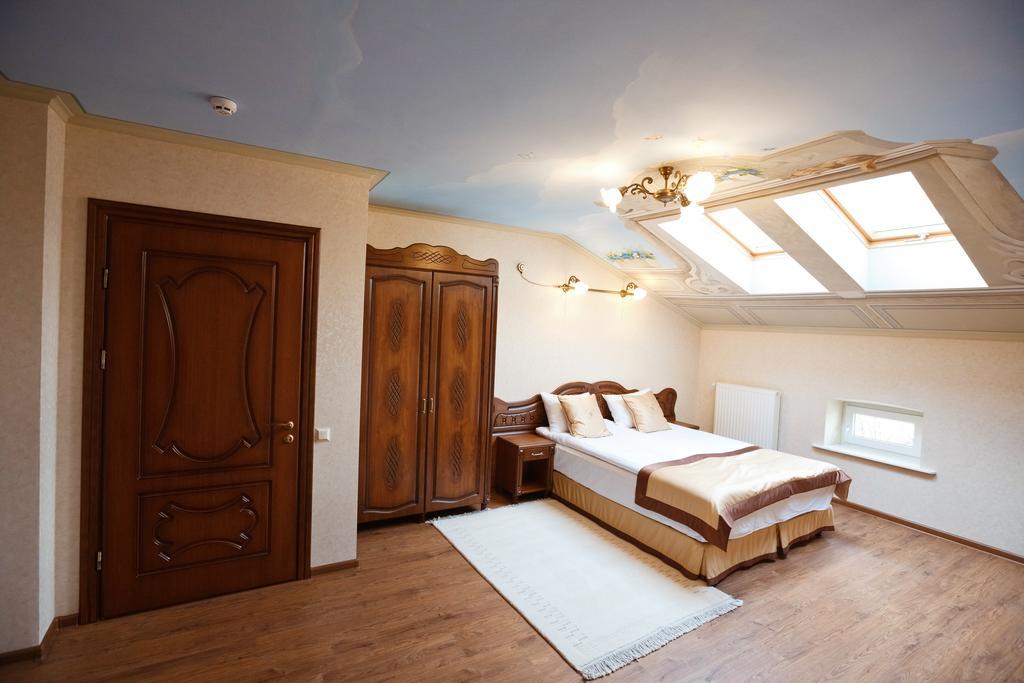 Mini-Hotel Guest House Inn ลวีฟ ภายนอก รูปภาพ