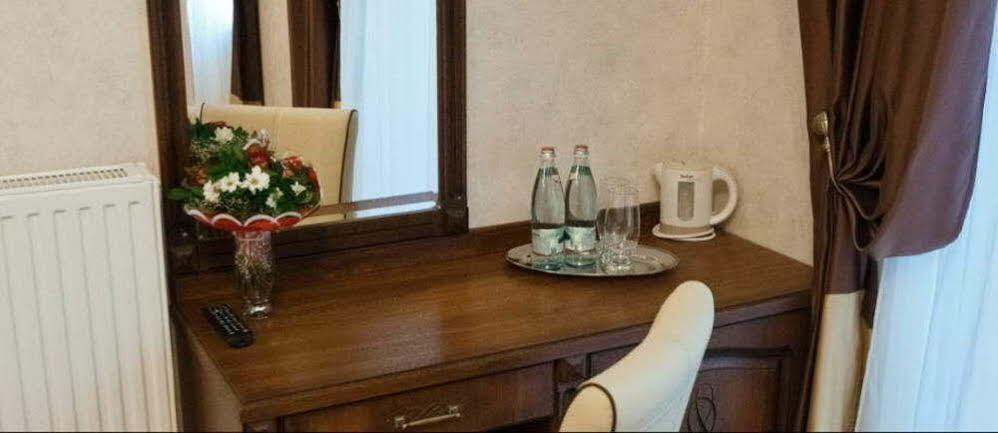 Mini-Hotel Guest House Inn ลวีฟ ภายนอก รูปภาพ