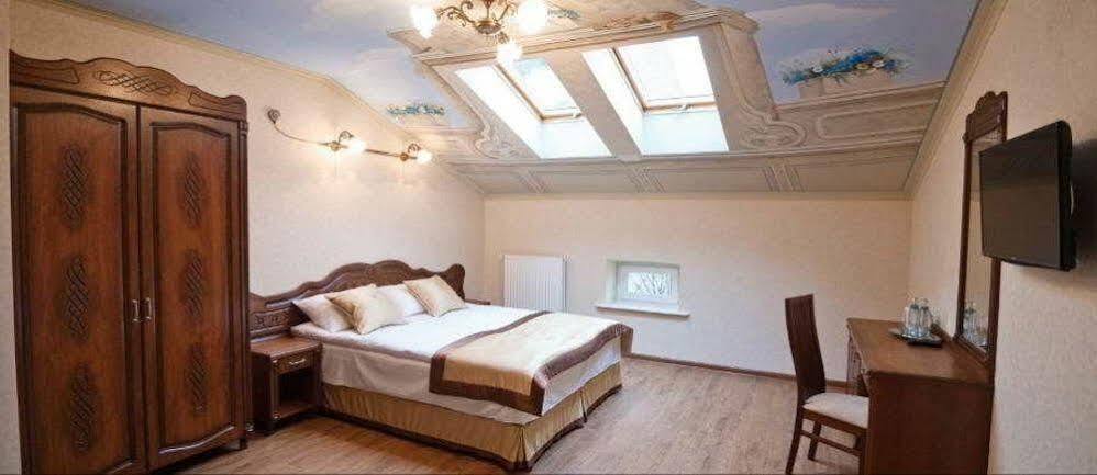Mini-Hotel Guest House Inn ลวีฟ ภายนอก รูปภาพ
