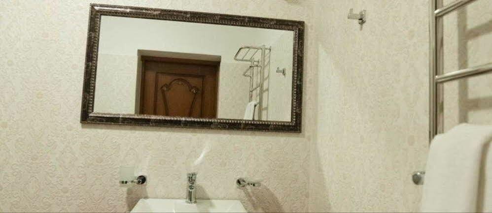 Mini-Hotel Guest House Inn ลวีฟ ภายนอก รูปภาพ