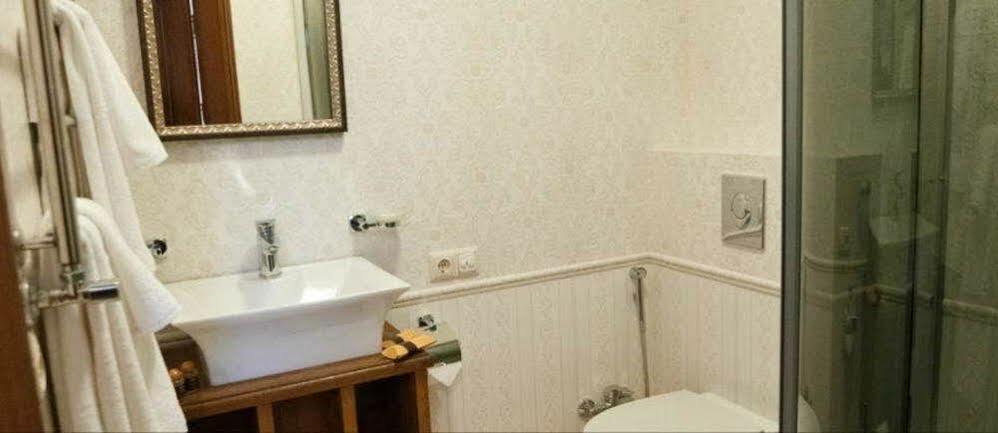 Mini-Hotel Guest House Inn ลวีฟ ภายนอก รูปภาพ